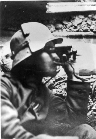 German spy with binoculars, 1916-1918 gg.