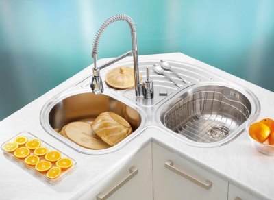 Double corner sink with integrated detergent dispenser