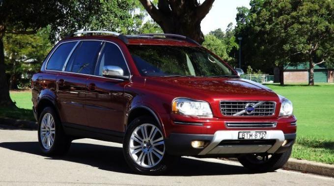 The Volvo XC90 can be driven safely.