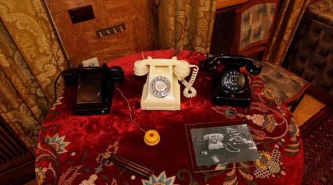 Telephones, which were lined with all garden leader (dacha in Kuntsevo). | Photo: gazeta.ru.