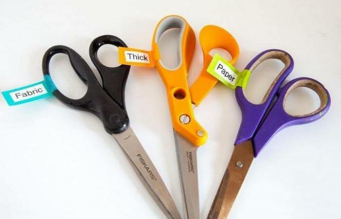 How to sharpen scissors for 1 minute to be sharper than the new
