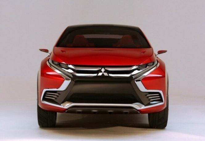 Starting from 2015, crossovers Mitsubishi Outlander received an X-shaped design of "Chuck". | Photo: avtosreda.ru.