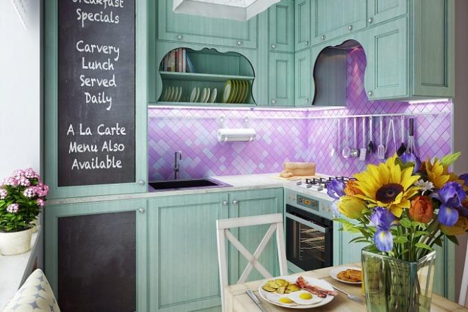 Decorate your kitchen apron with original tiles and the result will win you over