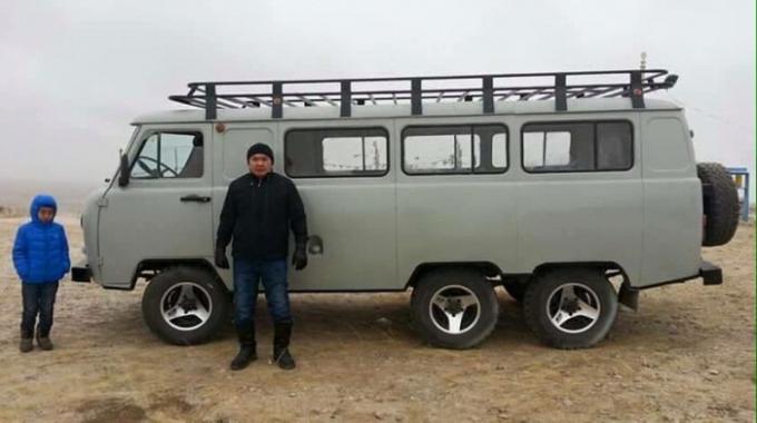 Triaxial UAZ, which is in Mongolia and do not uncommon. | Photo: carakoom.com.