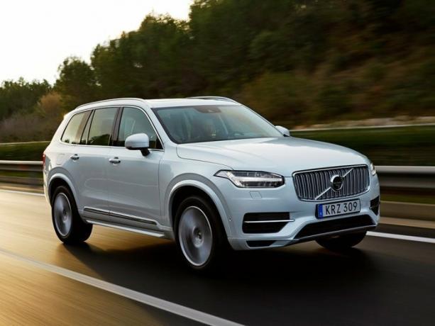 Volvo XC90 collected highest scores on crash tests.
