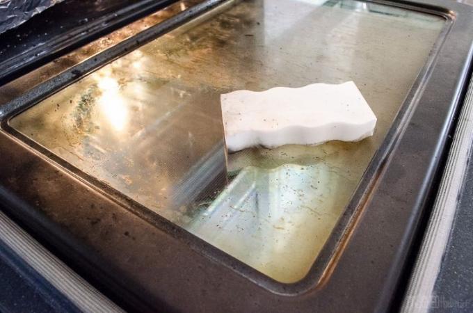 Removing grease from the oven