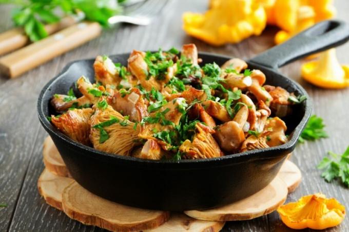 Fried chanterelles canning for the winter