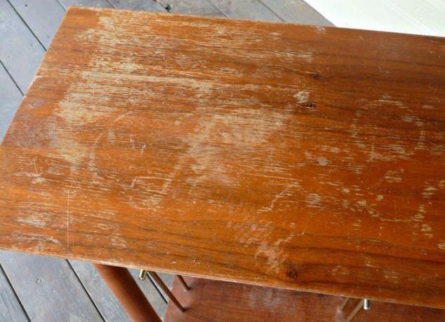 How to remove scratches on the wood and leather furniture