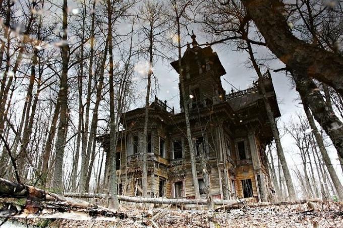 Abandoned house in Chukhloma Kostroma region. | Photo: 44srub.ru.