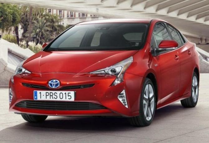 Toyota Prius - one of the world's first mass-produced hybrid car. | Photo: autompv.ru.