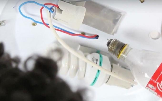 How easy to get jammed light bulb from its socket. 