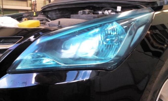 By finalizing the headlights need to be treated with caution. / Photo: autoglim.ru. Advertising. 