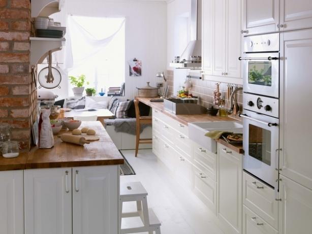 Even a narrow room can be turned into an ideal cooking space