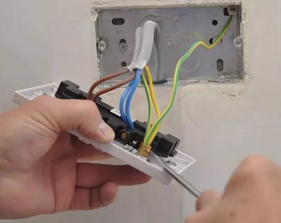 How to connect the double outlet in one podrozetnik?