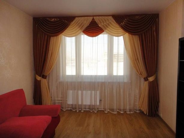 Frilly curtains are not in the apartment