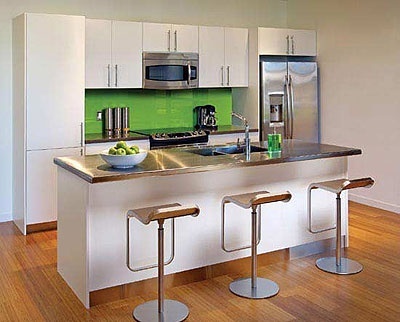 Column cabinets are very popular in kitchen sets.