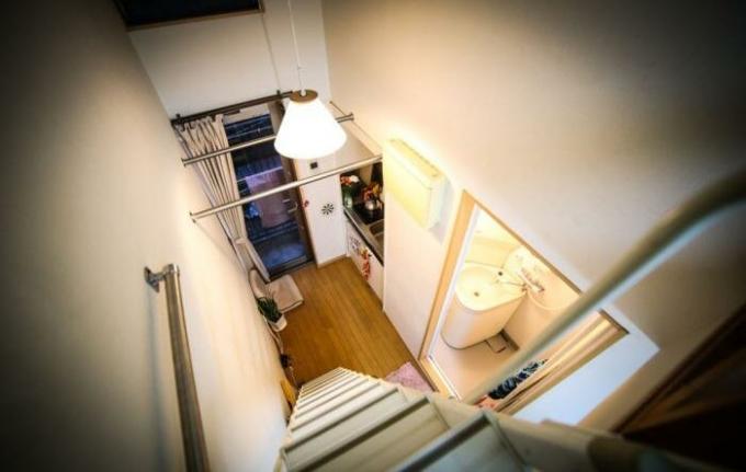 Apartment in Tokyo: kitchen, bathroom, bedroom and balcony.
