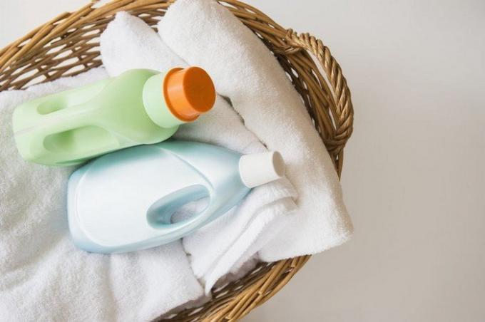 How to make a safe bleach for laundry and clothing