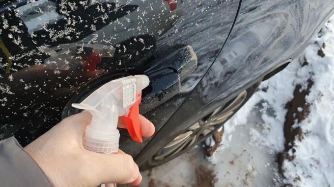 Defrosting car handles alcohol. 