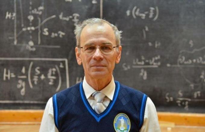 Usually the teacher of physics in Odessa put their lessons to the network and has already received 8,000,000 views