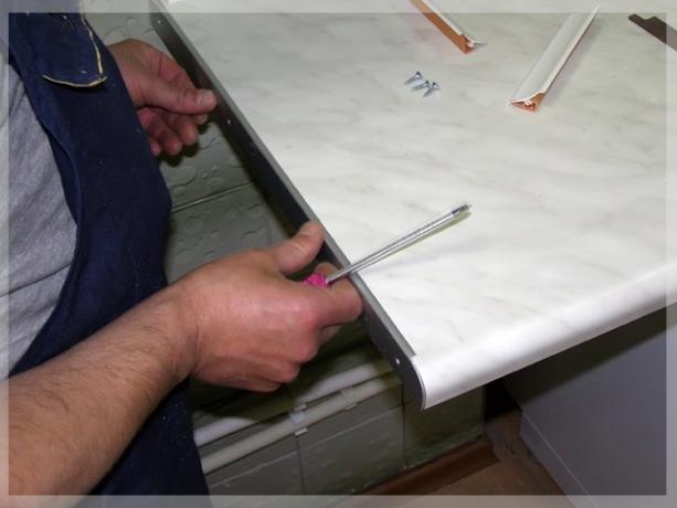 installing countertops in the kitchen