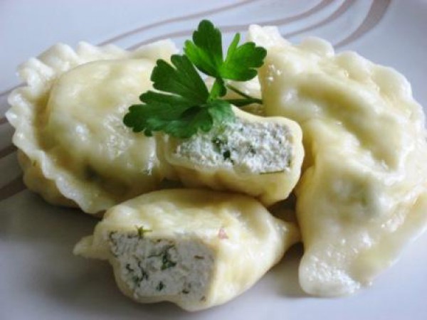 After a day of storage, cottage cheese can be used as a filling for dumplings