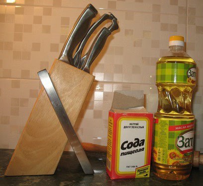 Soda and vegetable oil - a folk remedy for cleaning wooden surfaces