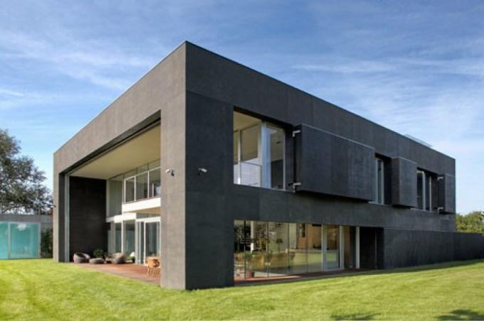 Monolithic house in which the thieves just do not would climb