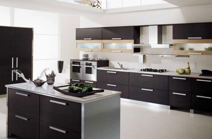Good illumination is an important element of a kitchen with a dark set