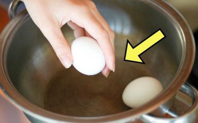 How to cook a hard boiled egg from which the shell is "slazit" itself