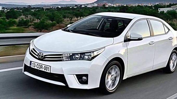 Toyota Corolla - the best selling car in the world. | Photo: youtube.com.