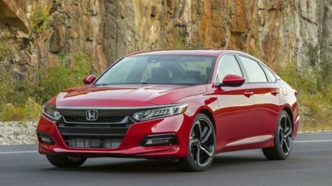Honda Accord tenth generation - one of the best cars of recent years, not only in terms of reliability. | Photo: cnet.com.