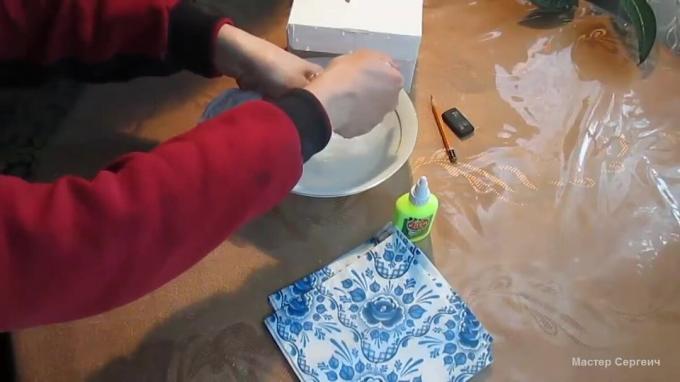 Pape Art for beginners. Flagella of napkins