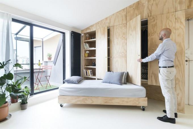 Odnushka 28 m² with a "magic" custom-made furniture