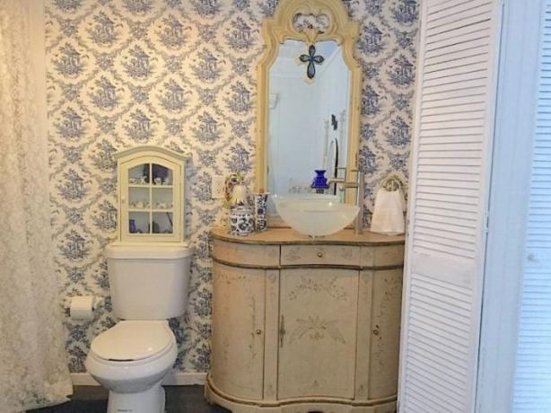 Vintage bathroom.