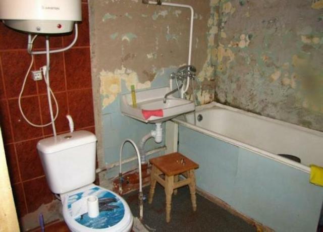 Small bathrooms in "Khrushchev" played a role.