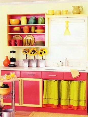 A kitchen that plays with bright colors - amazing!