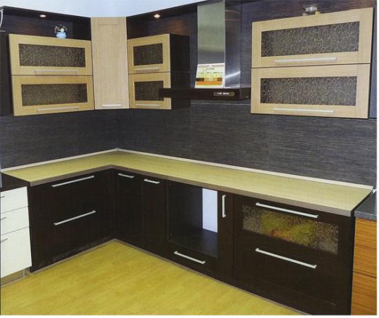 combination of colors in the interior of the wenge kitchen