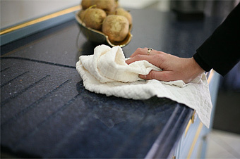 The artificial stone is easy to clean, so no metal sponge is needed!