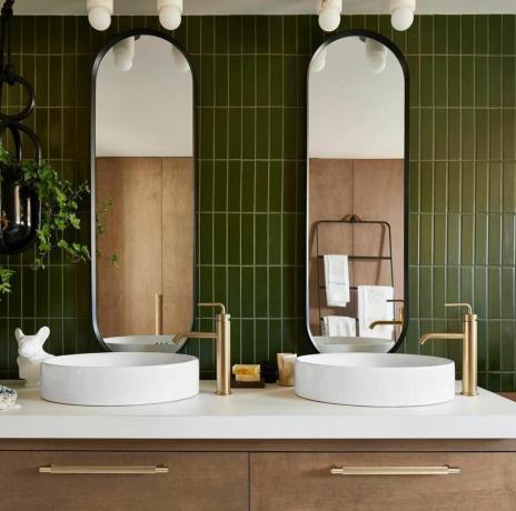 12 ways to visually expand a bathroom with a simple tile